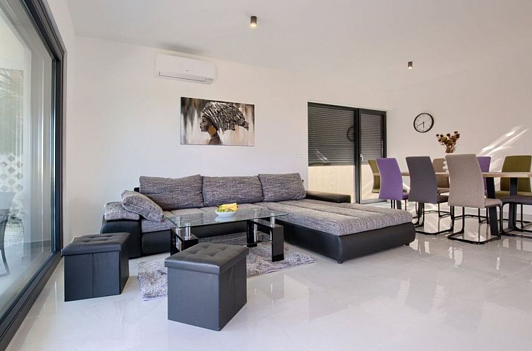 Vakantiehuis Villa Delfin mit Pool