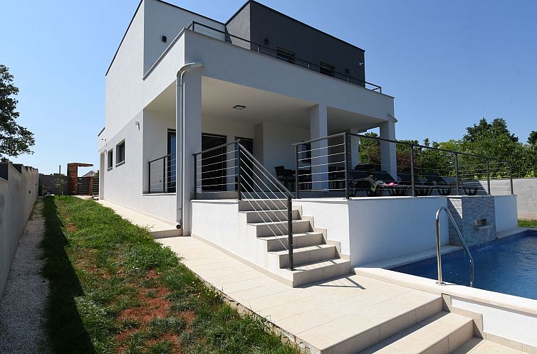 Vakantiehuis Ferienvilla "Luxury Villa Tara" mit beheiztem P