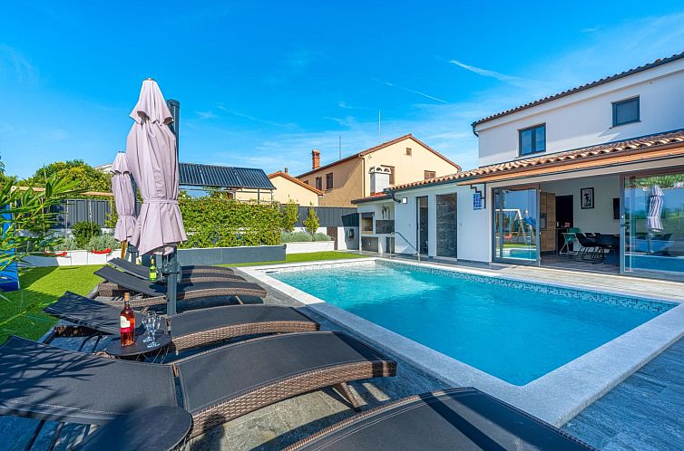 Vakantiehuis 4 SZ mit Bad en suite Pool und Sommerküche