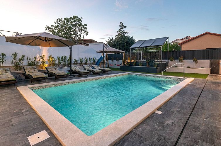 Vakantiehuis 4 SZ mit Bad en suite Pool und Sommerküche