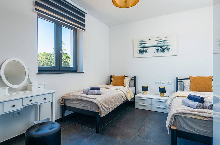 Vakantiehuis 4 SZ mit Bad en suite Pool und Sommerküche