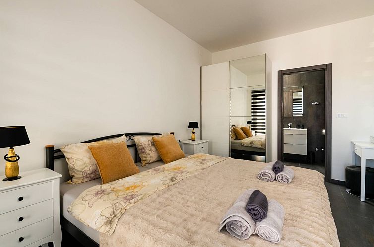 Vakantiehuis 4 SZ mit Bad en suite Pool und Sommerküche