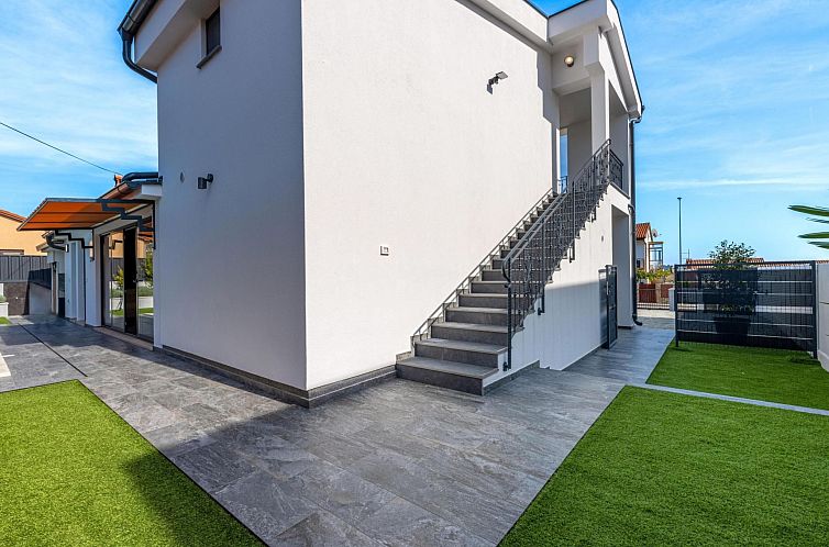 Vakantiehuis 4 SZ mit Bad en suite Pool und Sommerküche