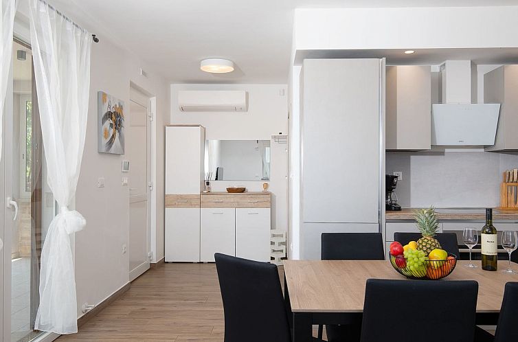 Vakantiehuis in Pomer mit Parkplatz