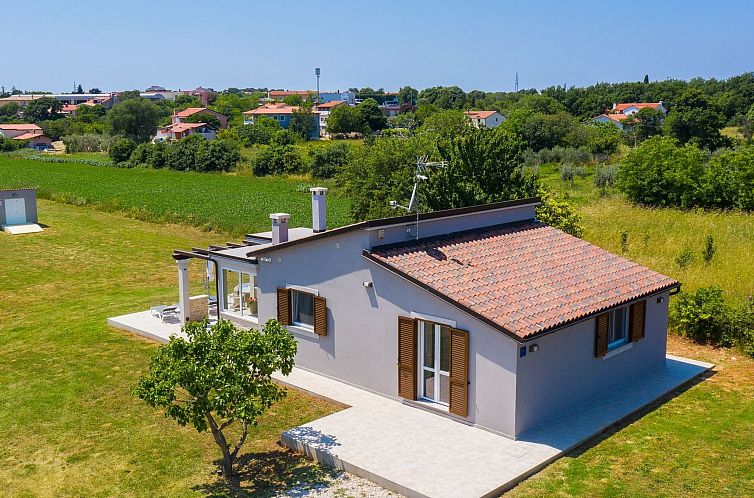 Vakantiehuis in Pomer mit Parkplatz