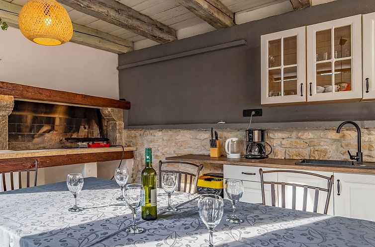 Vakantiehuis Villa Agneza mit Garten, Pool und Pavillon