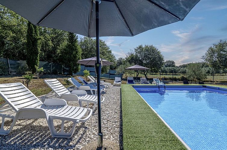 Vakantiehuis Charmantes Ferienhaus in Medulin, mit Pool...
