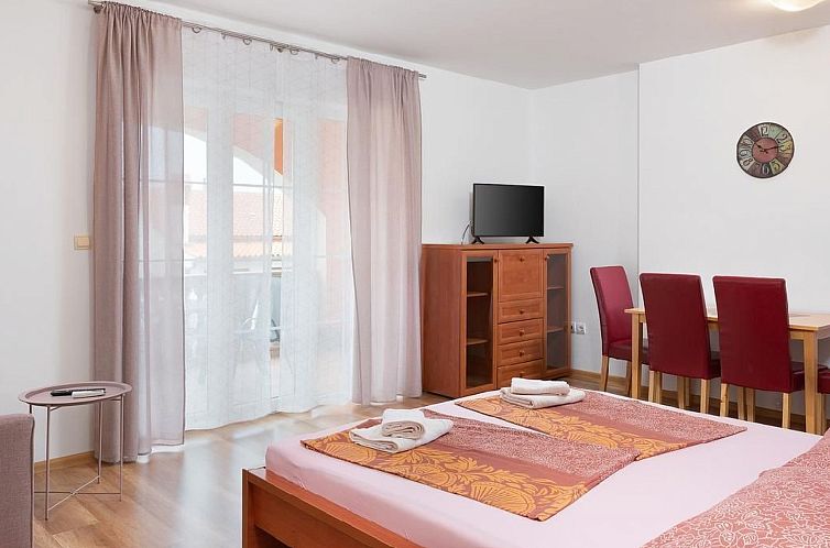 Appartement in Medulin mit Garten, Terrasse und Grill