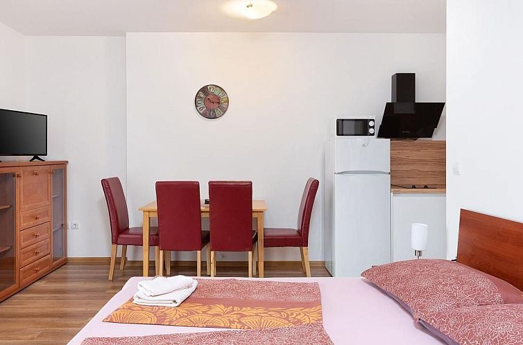 Appartement in Medulin mit Garten, Terrasse und Grill