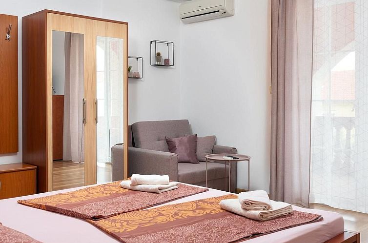 Appartement in Medulin mit Garten, Terrasse und Grill