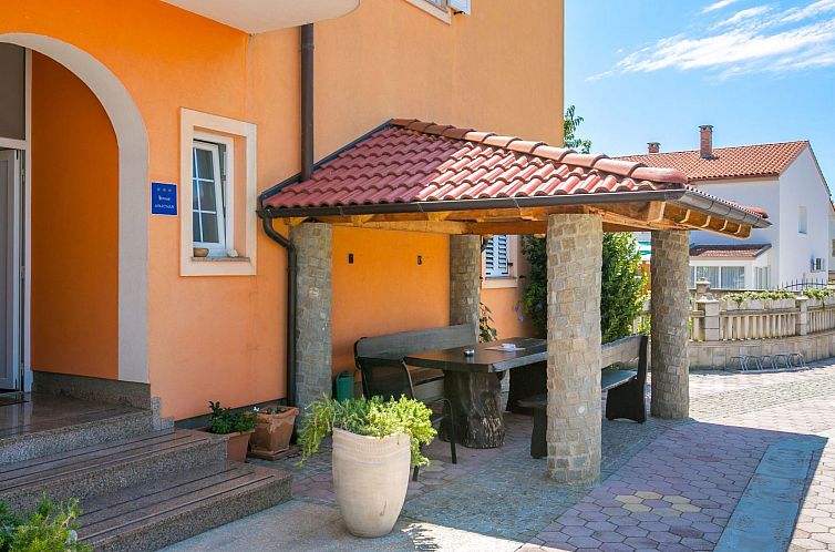 Appartement in Medulin mit Garten, Terrasse und Grill