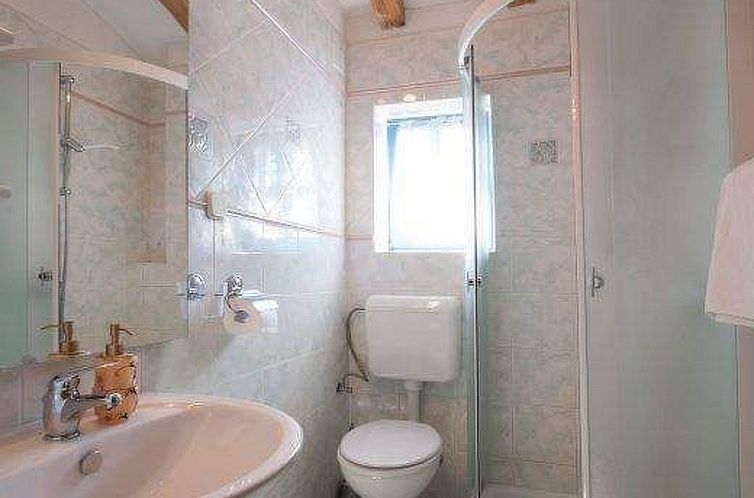 Vakantiehuis in Radići mit Privatem Pool