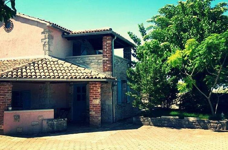 Vakantiehuis in Radići mit Privatem Pool
