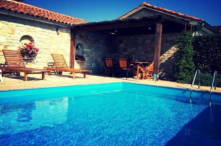 Vakantiehuis in Radići mit Privatem Pool