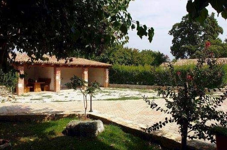 Vakantiehuis in Radići mit Privatem Pool