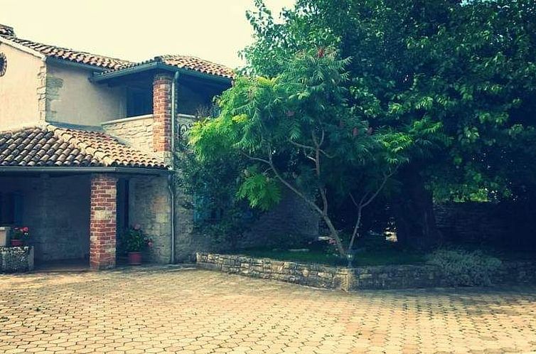 Vakantiehuis in Radići mit Privatem Pool