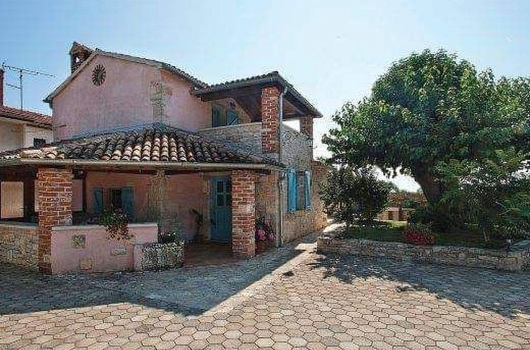 Vakantiehuis in Radići mit Privatem Pool