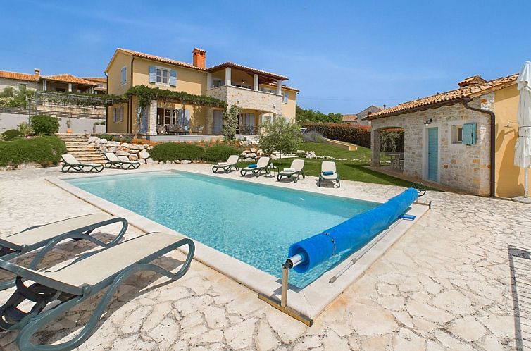 Unterkunft 10115303 - Ferienhaus Istrien - Vakantiehuis Luxuriöse Villa mit Schwimmbad und großem Gar