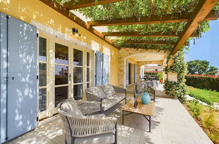 Vakantiehuis Luxuriöse Villa mit Schwimmbad und großem Gar