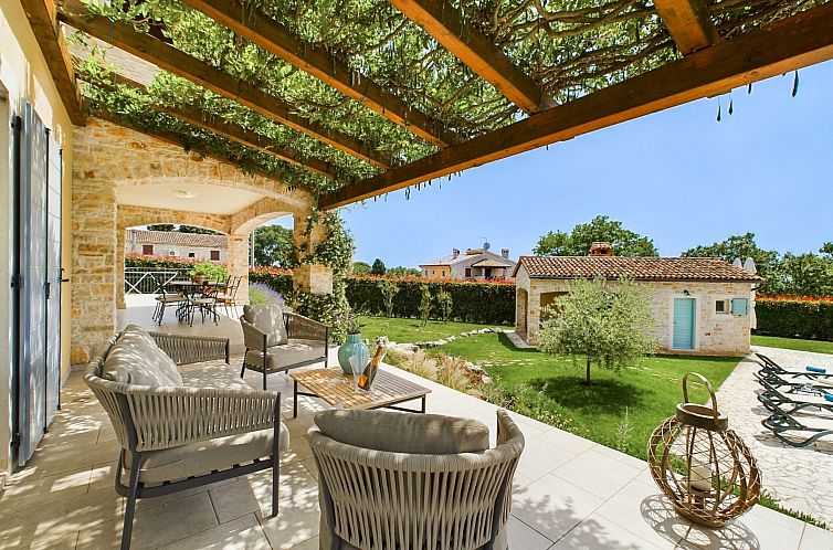 Vakantiehuis Luxuriöse Villa mit Schwimmbad und großem Gar