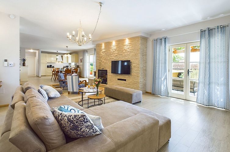 Vakantiehuis Luxuriöse Villa mit Schwimmbad und großem Gar