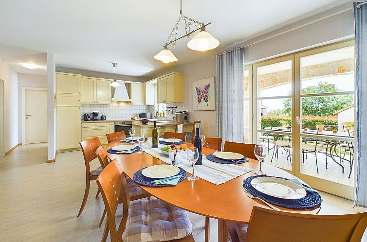 Vakantiehuis Luxuriöse Villa mit Schwimmbad und großem Gar