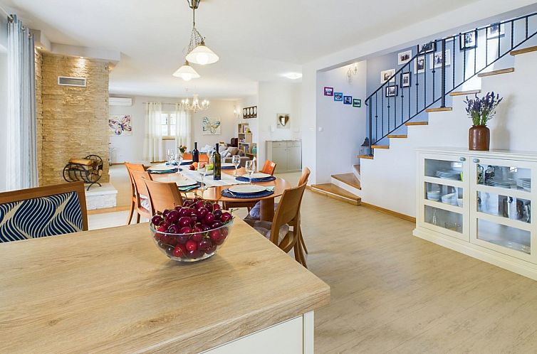 Vakantiehuis Luxuriöse Villa mit Schwimmbad und großem Gar