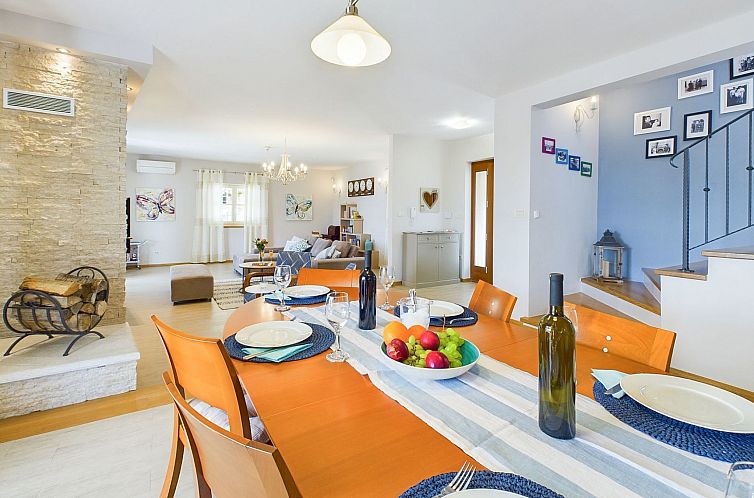 Vakantiehuis Luxuriöse Villa mit Schwimmbad und großem Gar