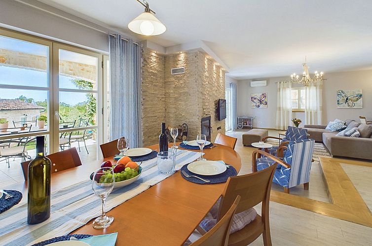 Vakantiehuis Luxuriöse Villa mit Schwimmbad und großem Gar