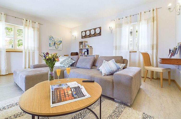 Vakantiehuis Luxuriöse Villa mit Schwimmbad und großem Gar