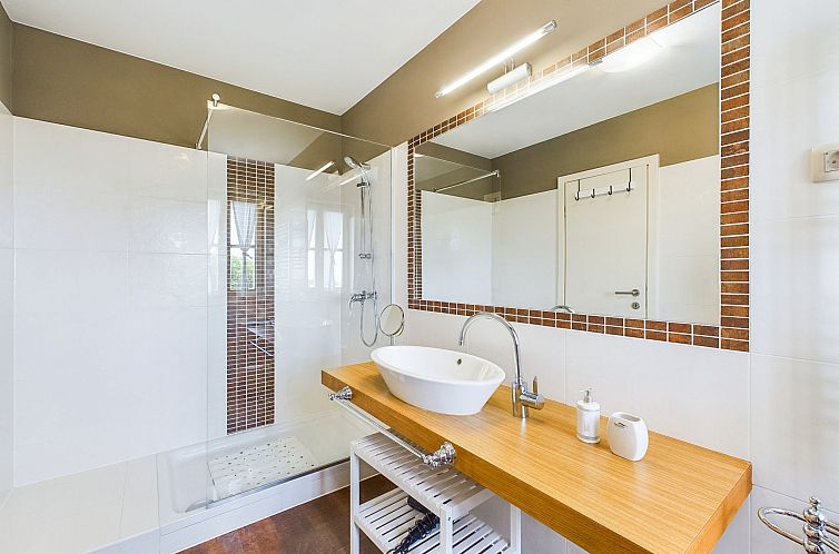 Vakantiehuis Luxuriöse Villa mit Schwimmbad und großem Gar