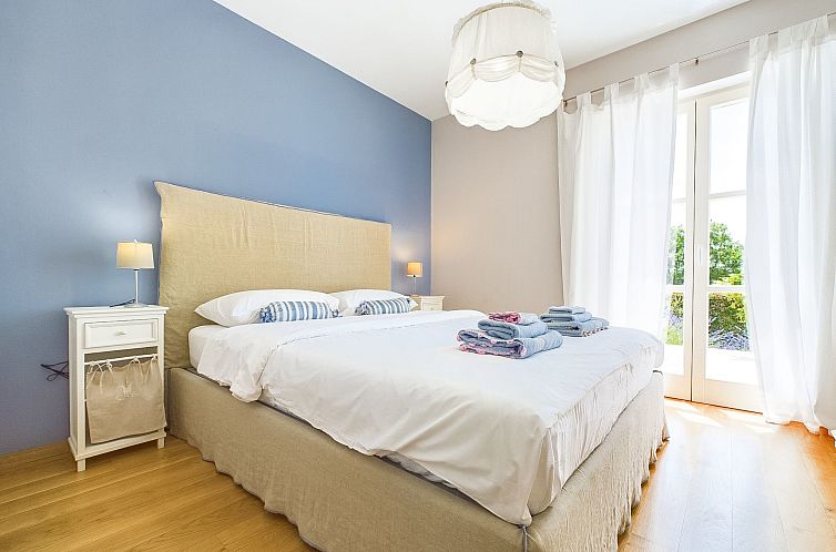 Vakantiehuis Luxuriöse Villa mit Schwimmbad und großem Gar