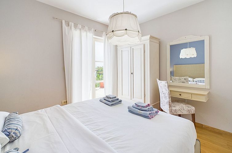 Vakantiehuis Luxuriöse Villa mit Schwimmbad und großem Gar