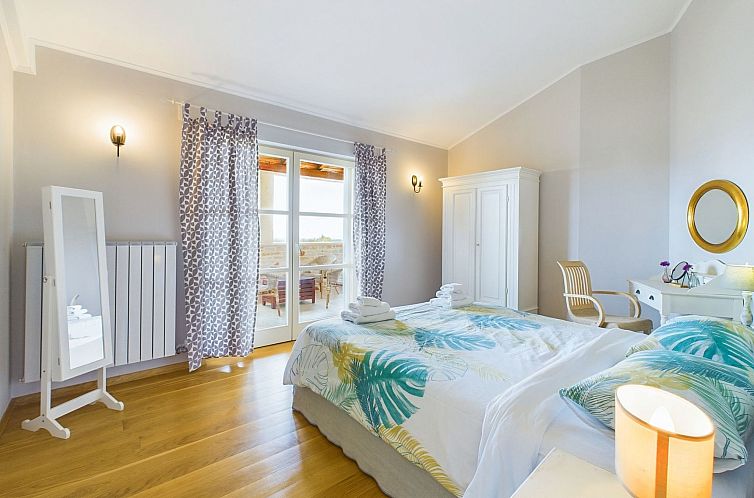 Vakantiehuis Luxuriöse Villa mit Schwimmbad und großem Gar