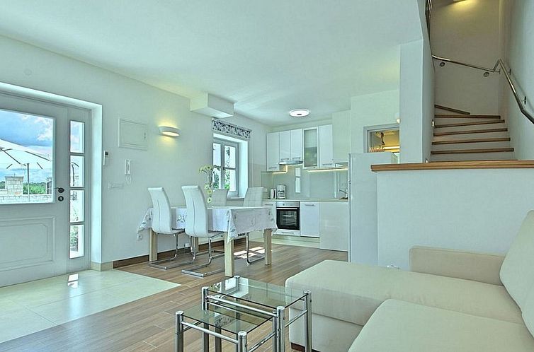 Vakantiehuis Villa Lenka mit Pool