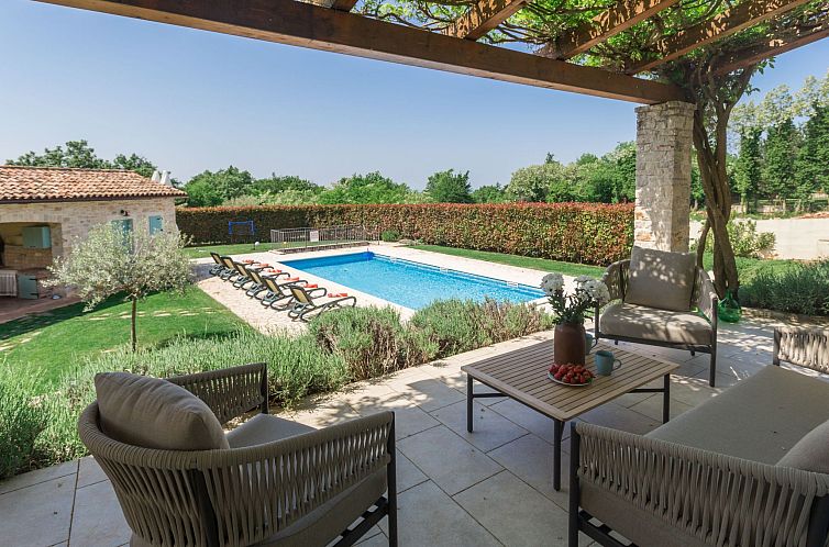 Vakantiehuis Villa mit Pool, Garten und Sommerküche
