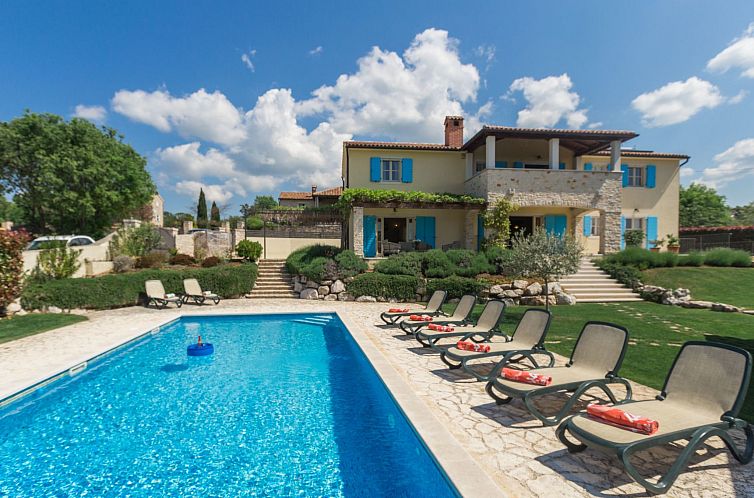 Vakantiehuis Villa mit Pool, Garten und Sommerküche