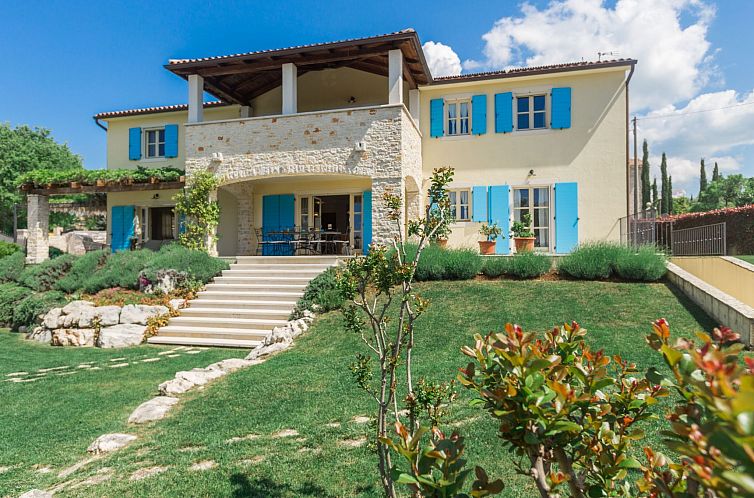 Vakantiehuis Villa mit Pool, Garten und Sommerküche