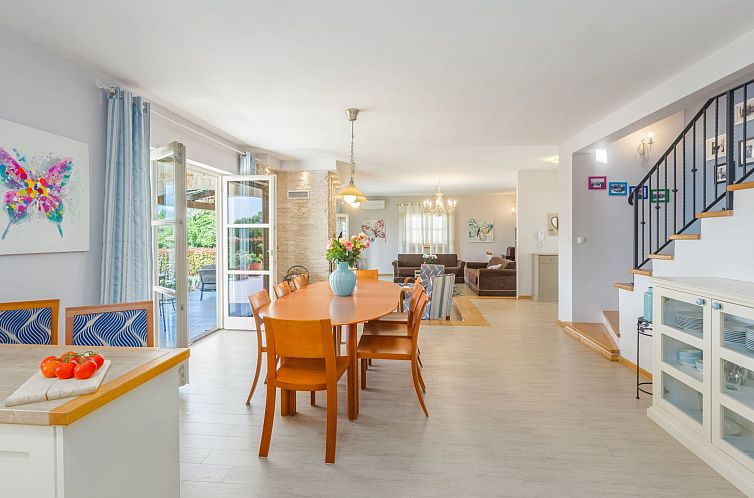 Vakantiehuis Villa mit Pool, Garten und Sommerküche