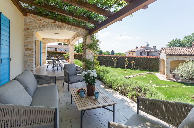 Vakantiehuis Villa mit Pool, Garten und Sommerküche