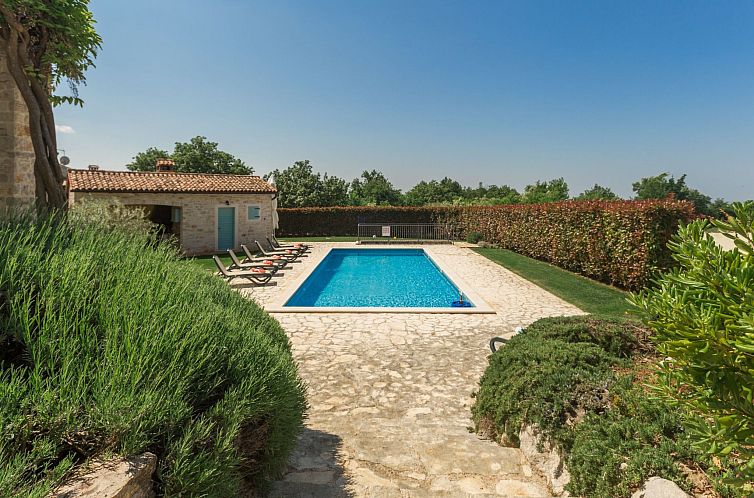Vakantiehuis Villa mit Pool, Garten und Sommerküche