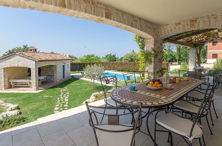 Vakantiehuis Villa mit Pool, Garten und Sommerküche