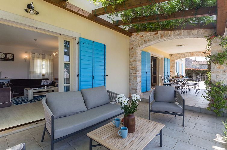 Vakantiehuis Villa mit Pool, Garten und Sommerküche
