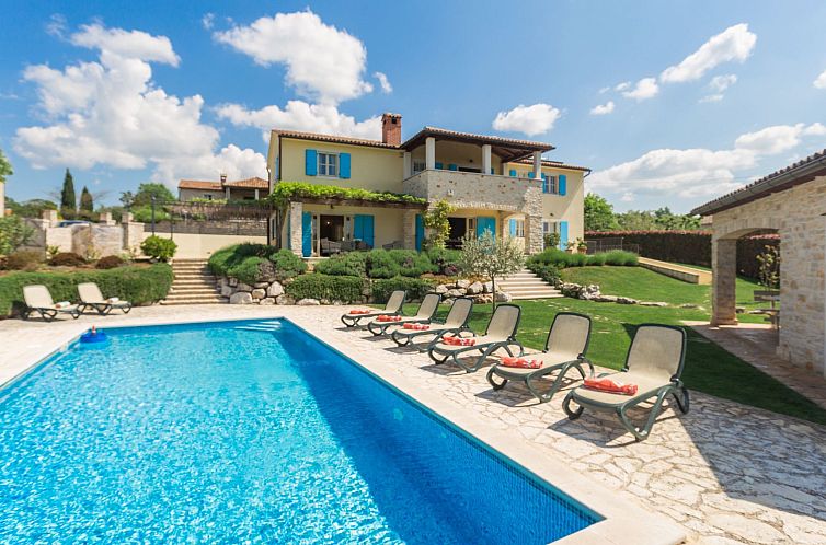 Vakantiehuis Villa mit Pool, Garten und Sommerküche