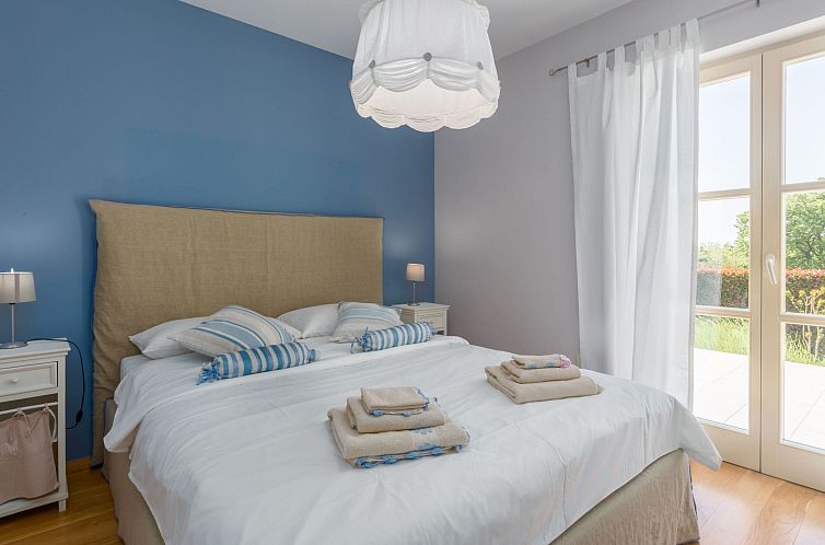 Vakantiehuis Villa mit Pool, Garten und Sommerküche