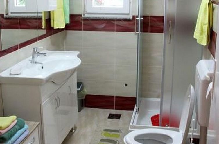 Appartement Wohnung im ersten Stock mit Blick aufs Wasser