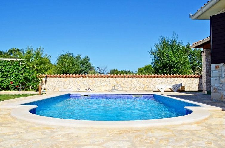 Vakantiehuis Gemütliches Ferienhaus in Medulin mit Großer 