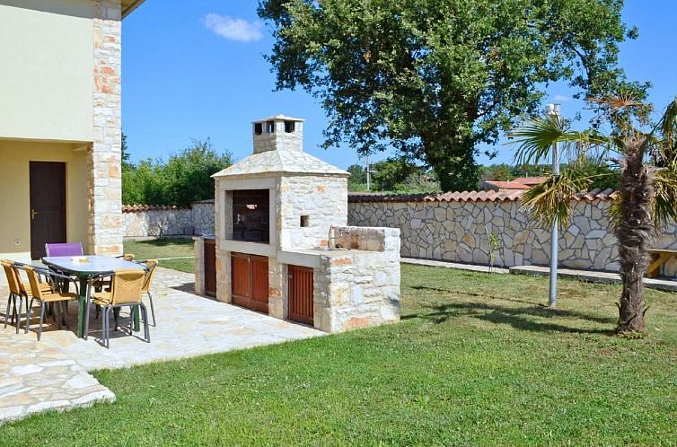 Vakantiehuis Gemütliches Ferienhaus in Medulin mit Großer 