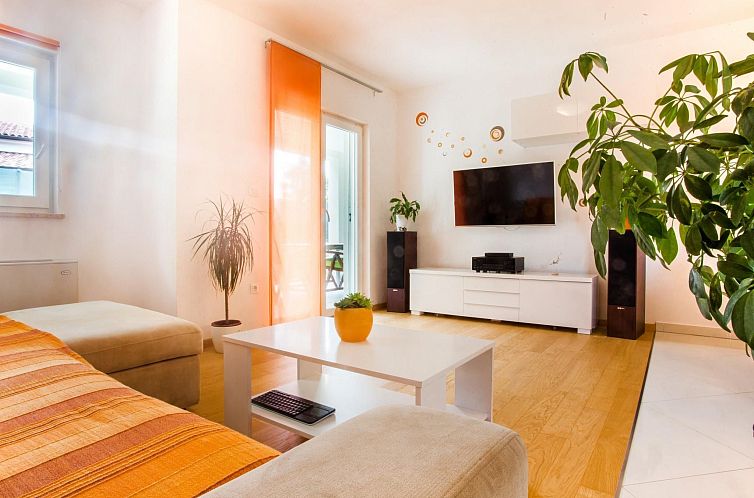 Vakantiehuis in Vintijan mit Großem Whirlpool