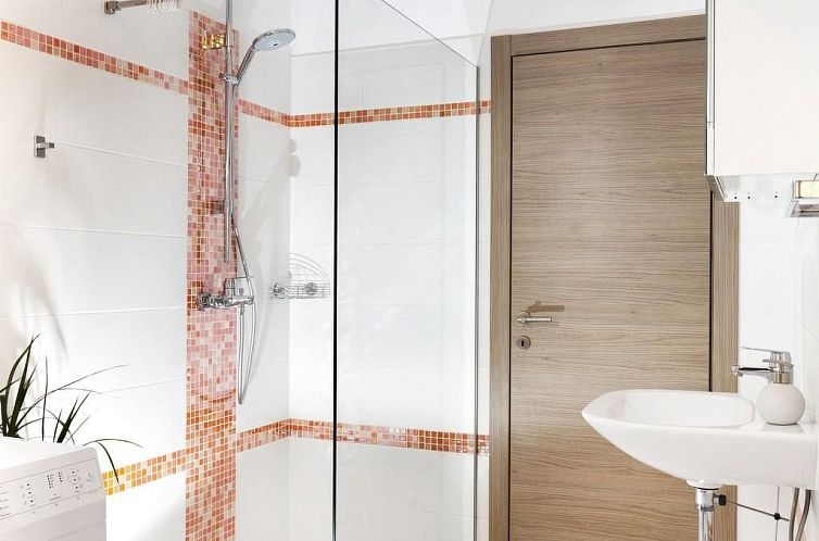 Vakantiehuis in Vintijan mit Großem Whirlpool